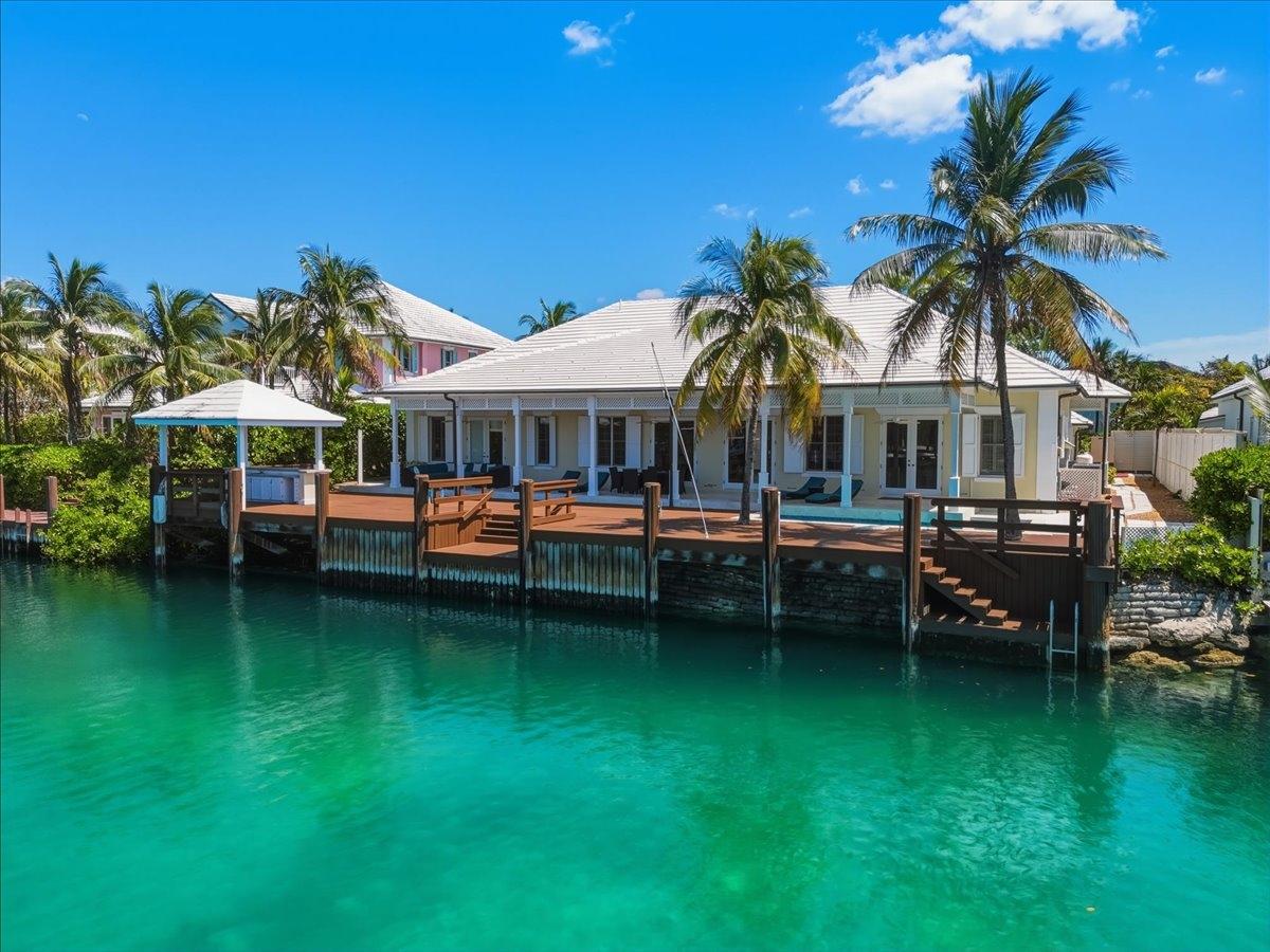 /listing-single-family-home-in-old-fort-bay-80341.html from Coldwell Banker Bahamas Real Estate