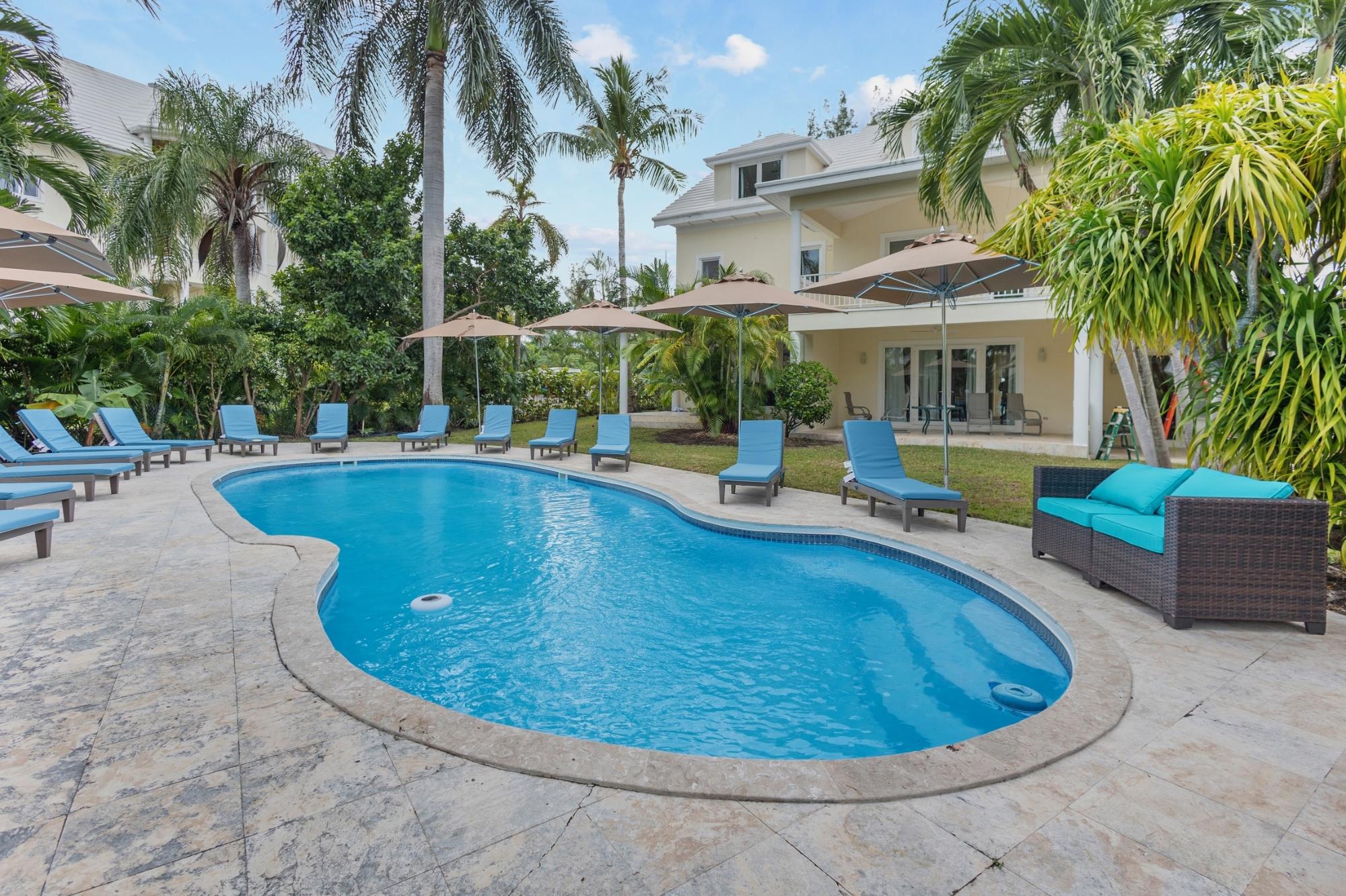 /listing-sixplex-in-paradise-island-80479.html from Coldwell Banker Bahamas Real Estate