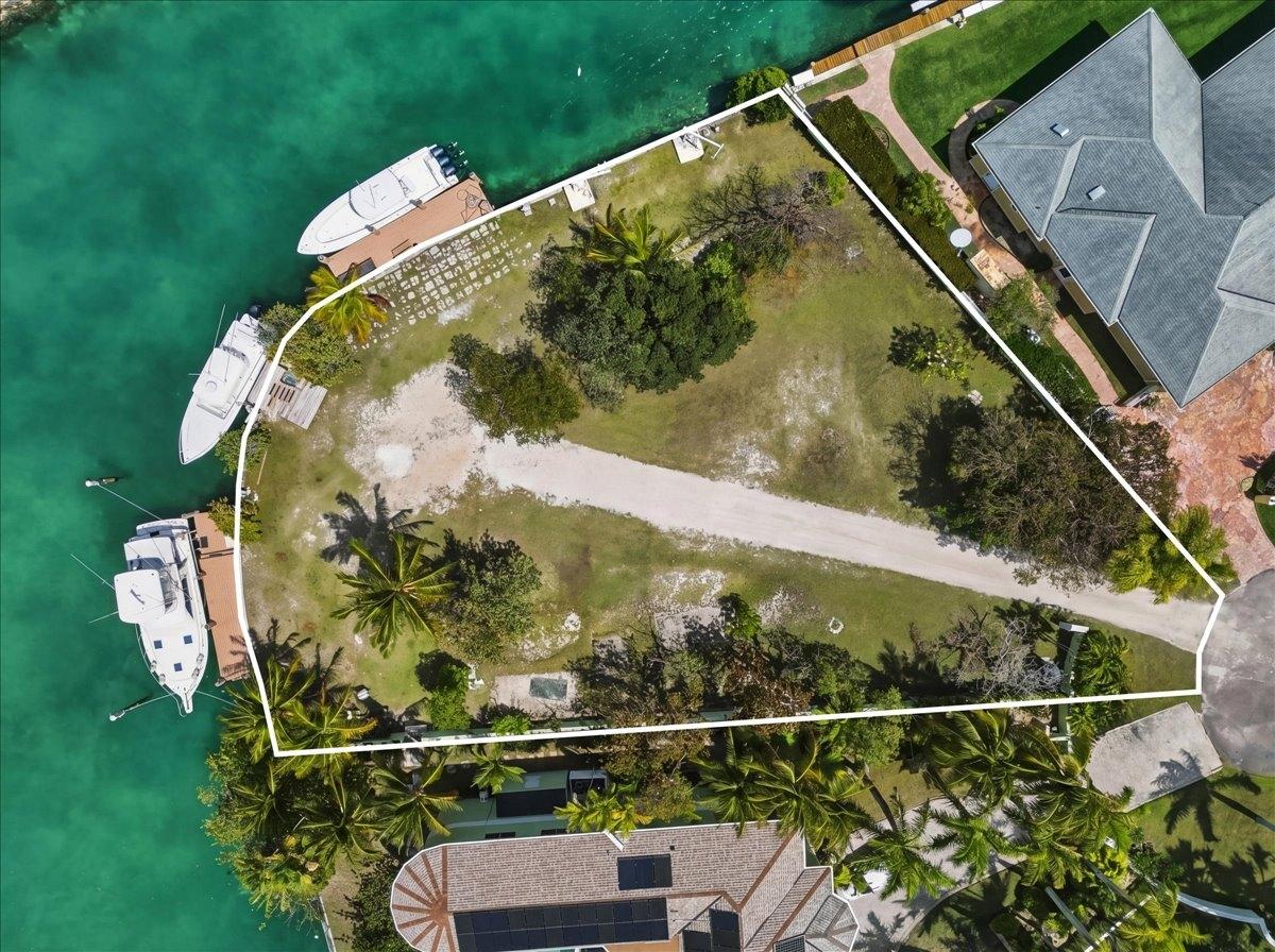 /listing-lots-acreage-in-yamacraw-80501.html from Coldwell Banker Bahamas Real Estate