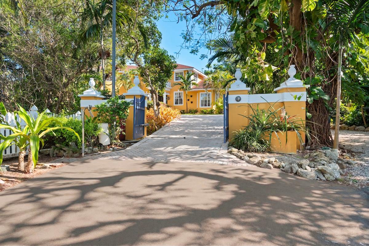 /listing-single-family-home-in-eastern-road-80636.html from Coldwell Banker Bahamas Real Estate