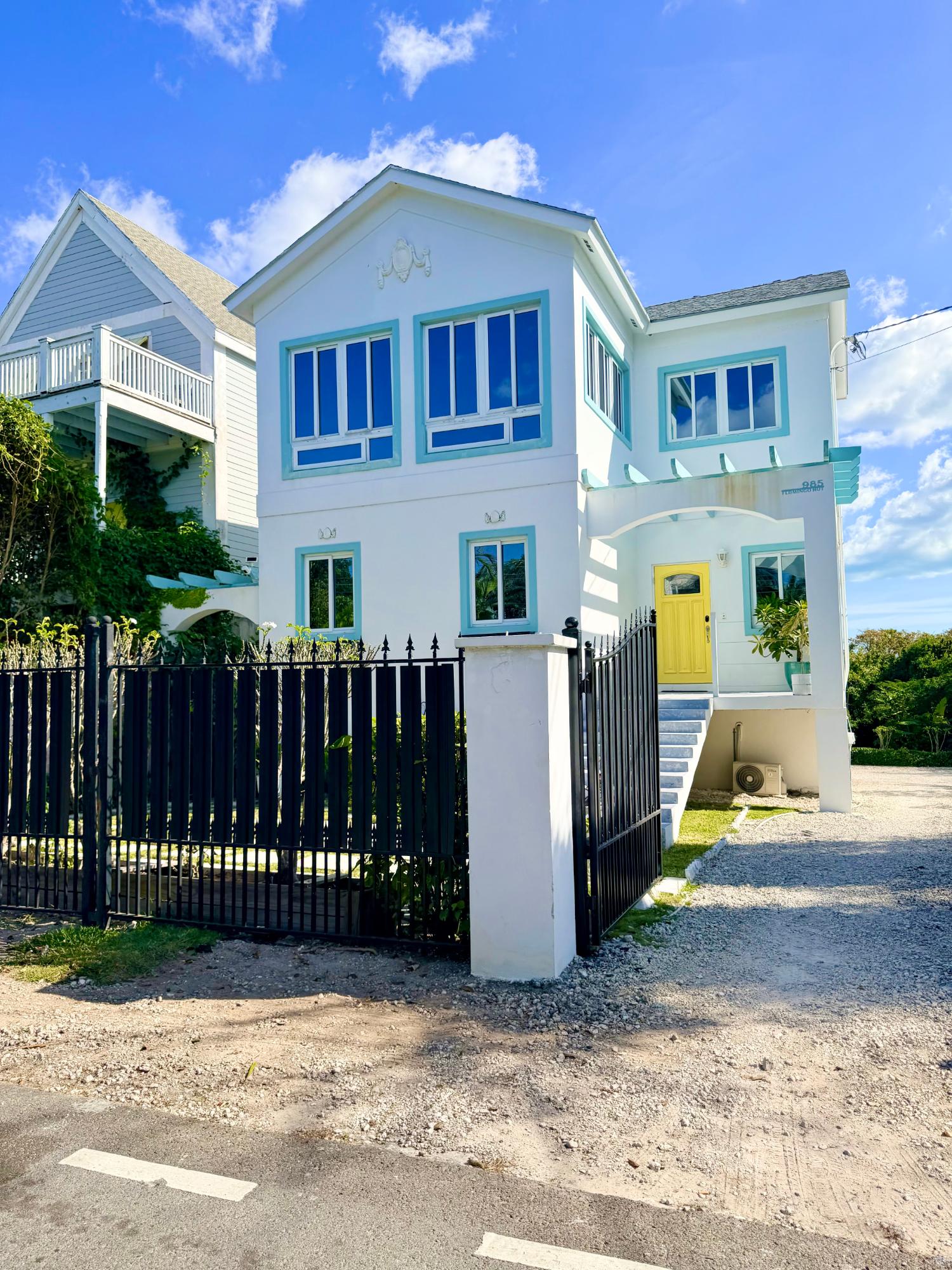 /listing-half-duplex-in-west-bay-street-81202.html from Coldwell Banker Bahamas Real Estate