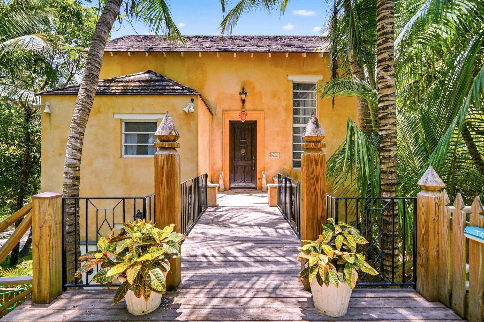 /listing-single-family-home-in-harbour-island-81332.html from Coldwell Banker Bahamas Real Estate