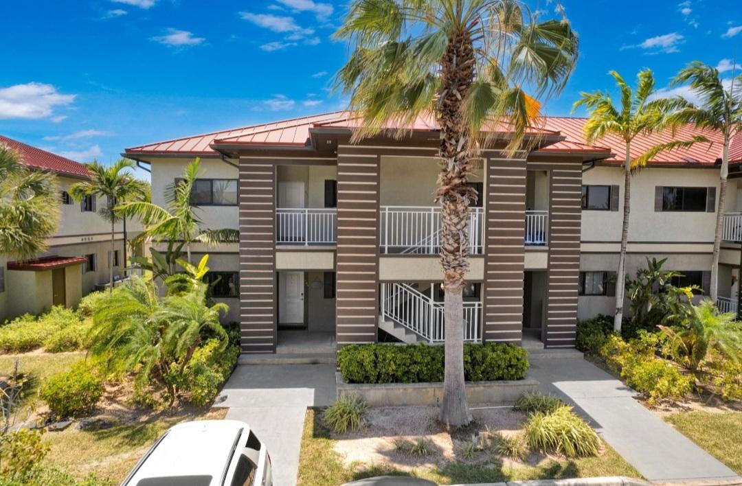 /listing-condo-in-venetian-west-81720.html from Coldwell Banker Bahamas Real Estate