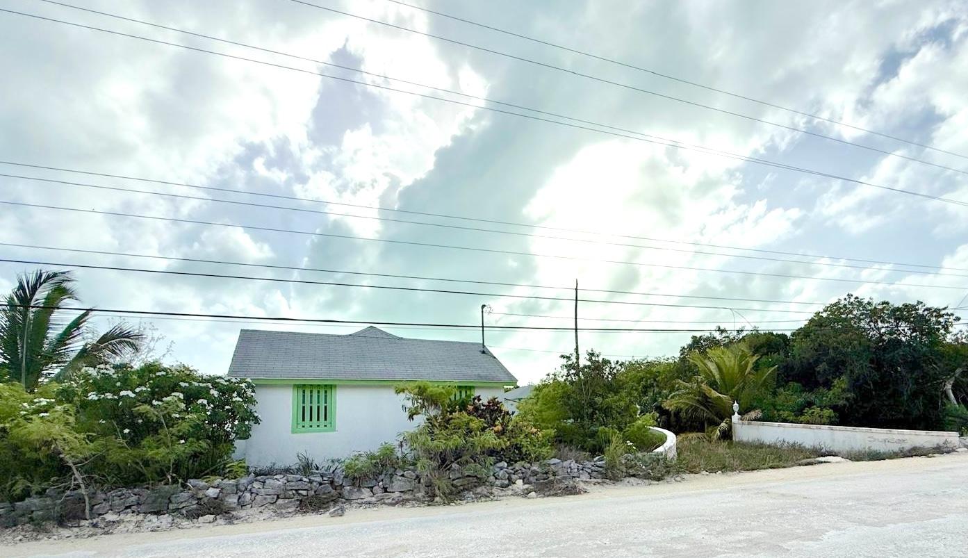 /listing-single-family-home-in-bunches-81910.html from Coldwell Banker Bahamas Real Estate