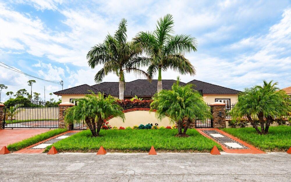 /listing-full-duplex-in-lincoln-green-82512.html from Coldwell Banker Bahamas Real Estate